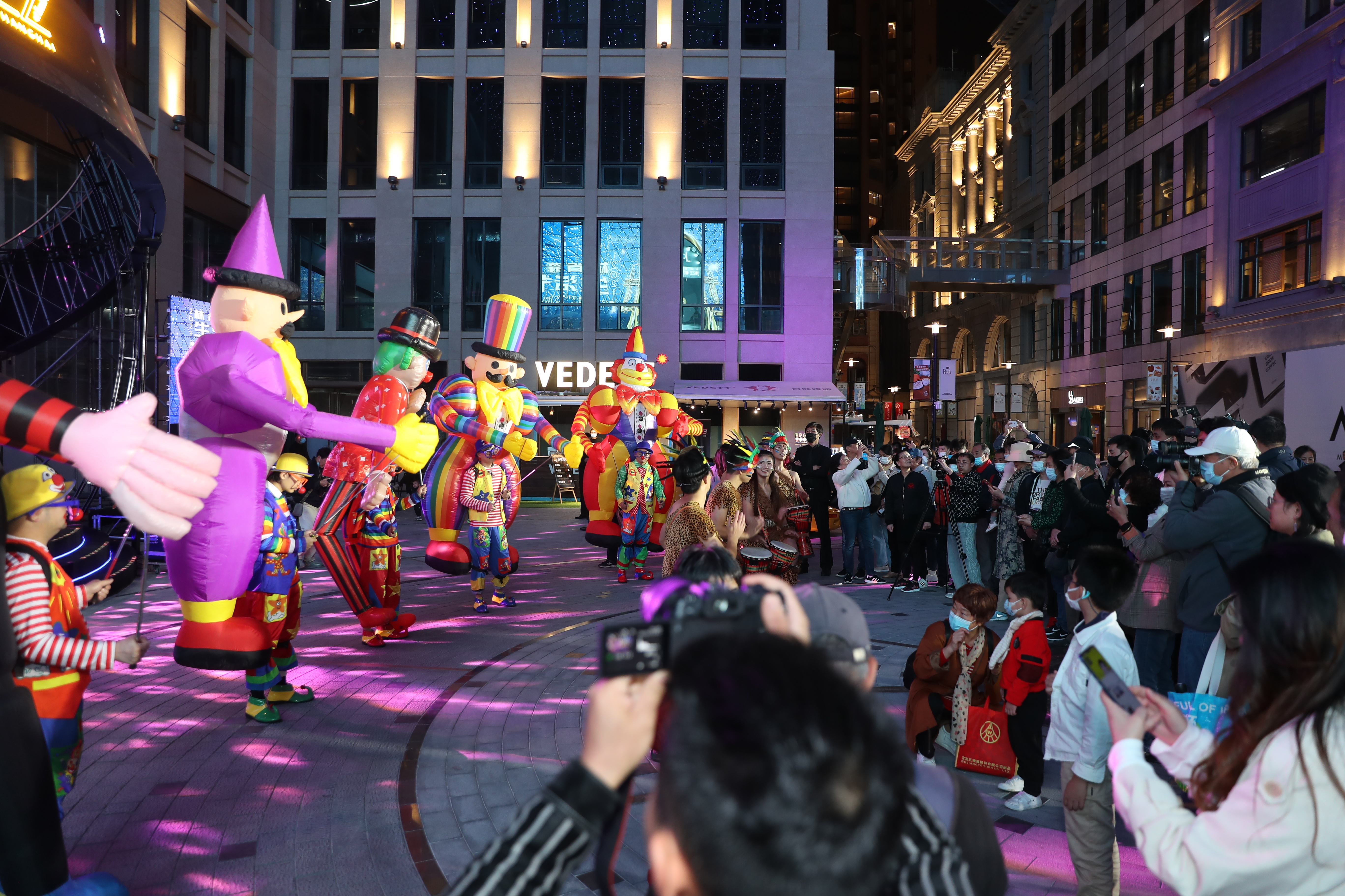 免费欣赏!林肯爵士乐上海中心大乐队首次亮相户外舞台