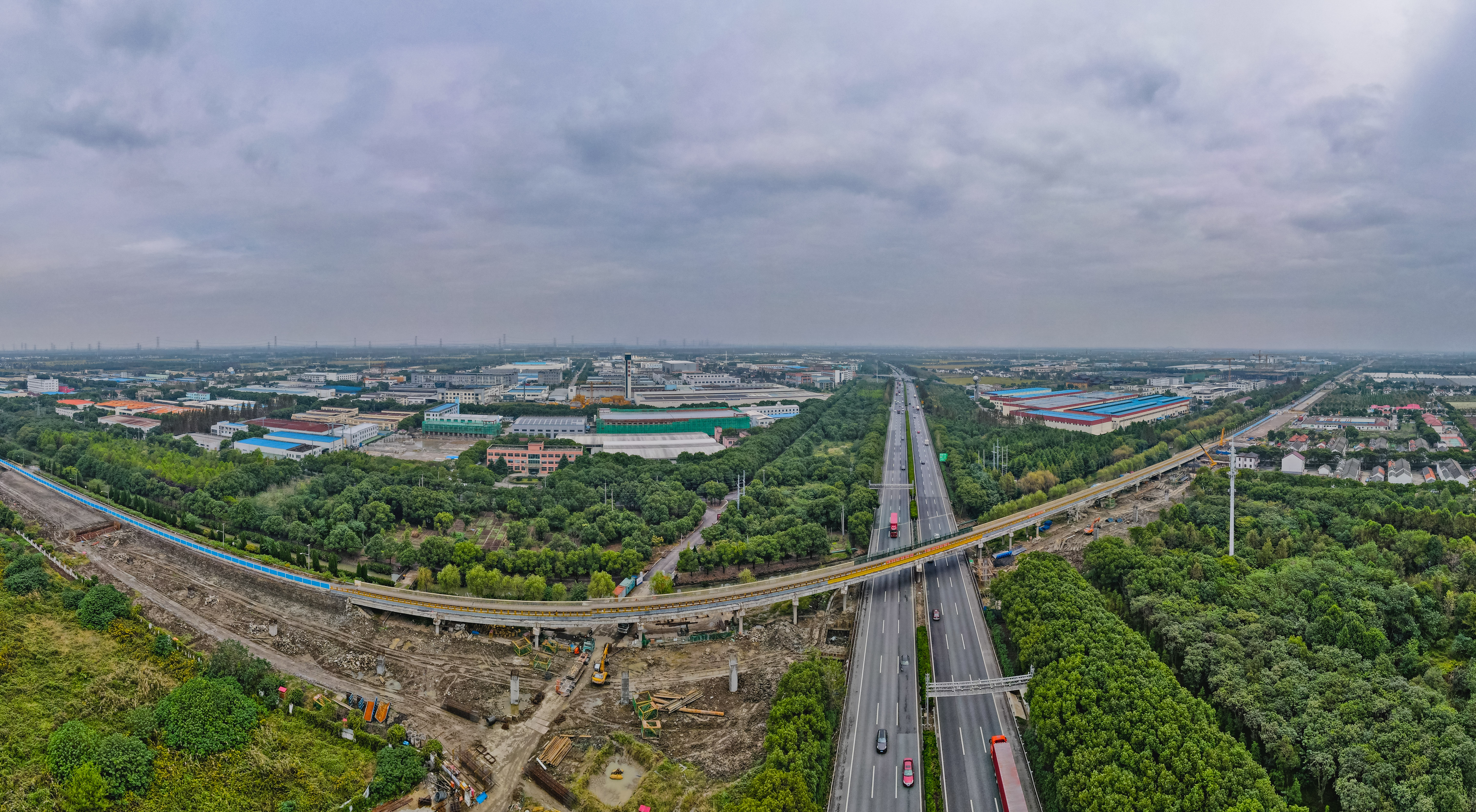 叶新公路g60跨线桥新桥南半幅预计明年5月可通行