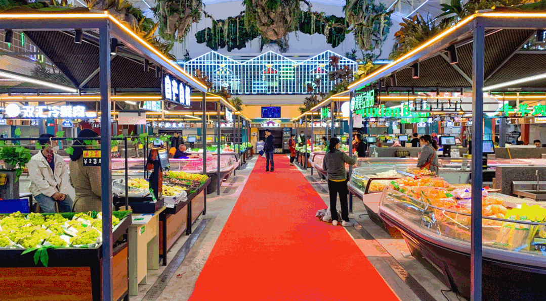 美食广场,海鲜加工,精彩演出……松江这个菜场别有洞天!
