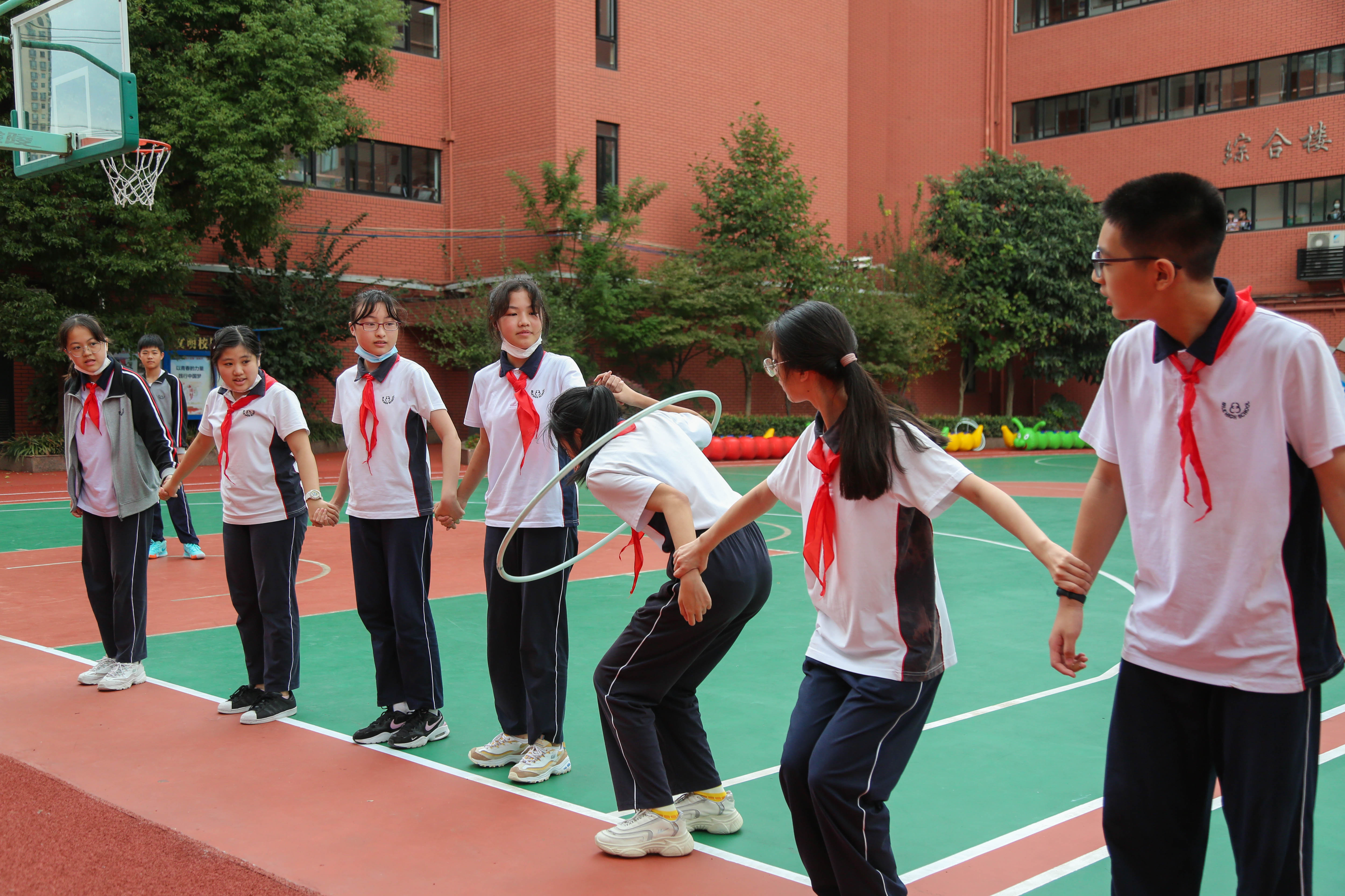 青葱象牙塔丨"以体育人,阳光成长"比乐中学2021年体育节亮相