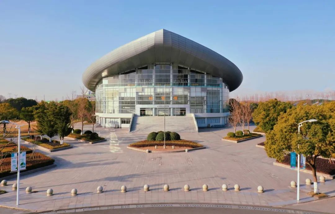 老教学楼前小花园  上海立信会计金融学院