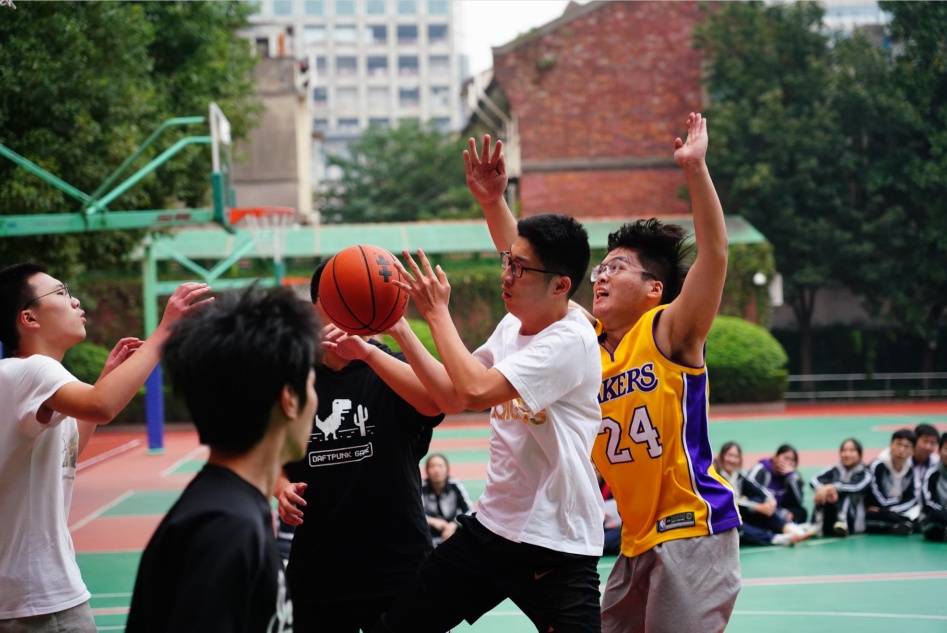 青葱象牙塔丨"以体育人,阳光成长"比乐中学2021年体育节亮相