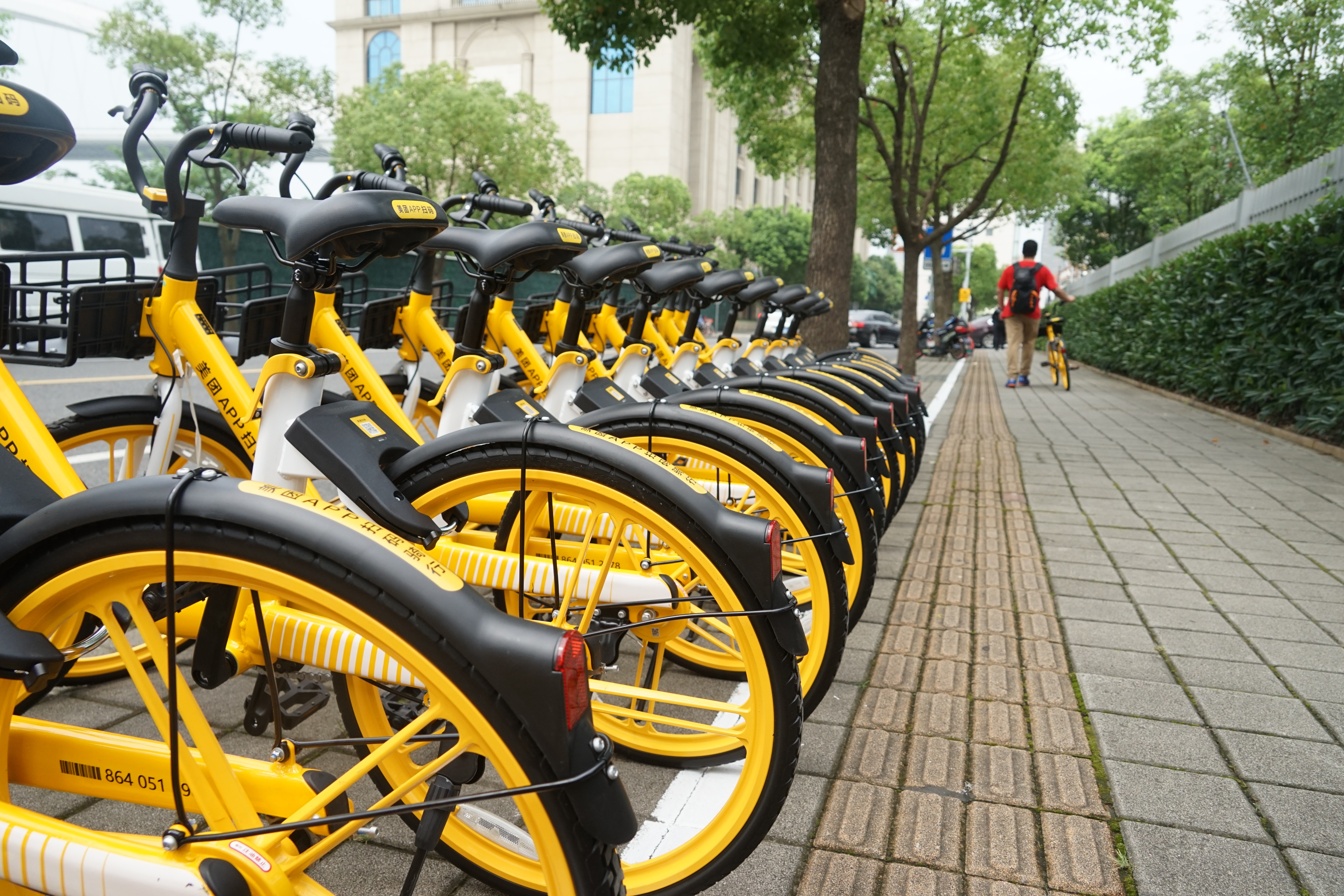 迎接进博会 美团单车上海开展车辆焕新专项行动