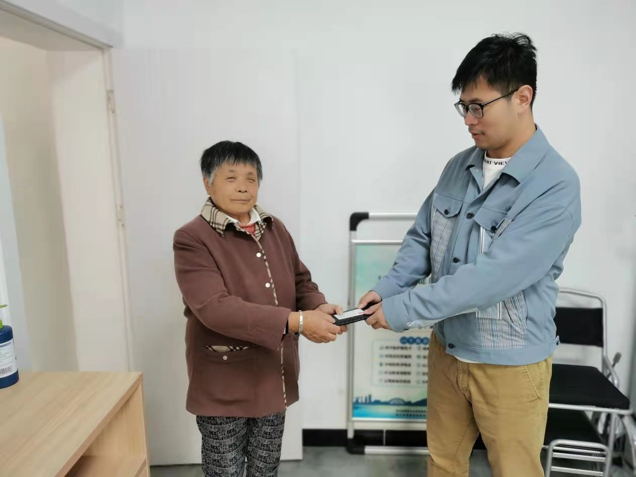 松江一市民遗失钱包，幸好有他们帮忙……