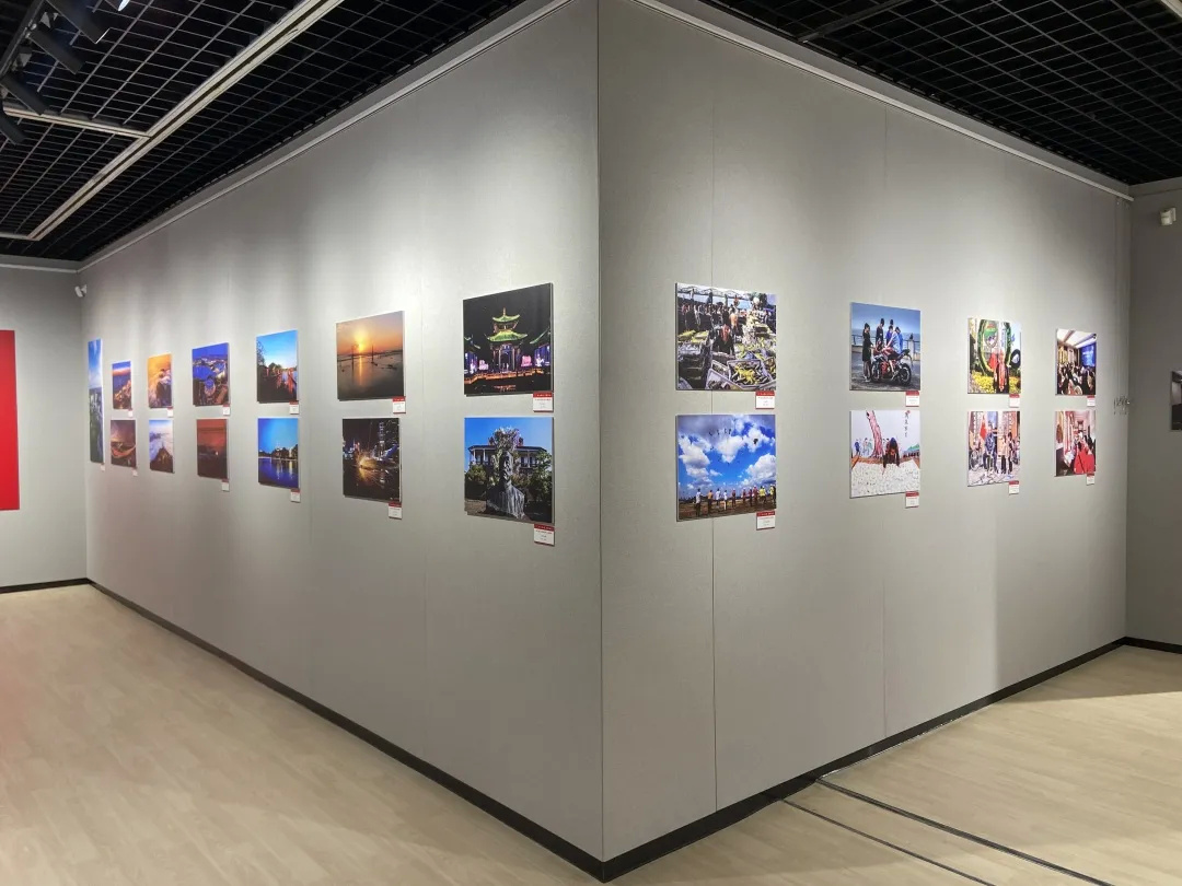 目前,第一届长三角四地侨界人士摄影展正在展厅展出,欢迎各位市民前往