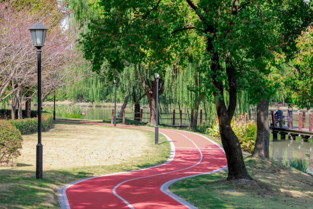 位置:诺丁汉绿洲北侧  长度:202.5米  2,维多利亚花园步道