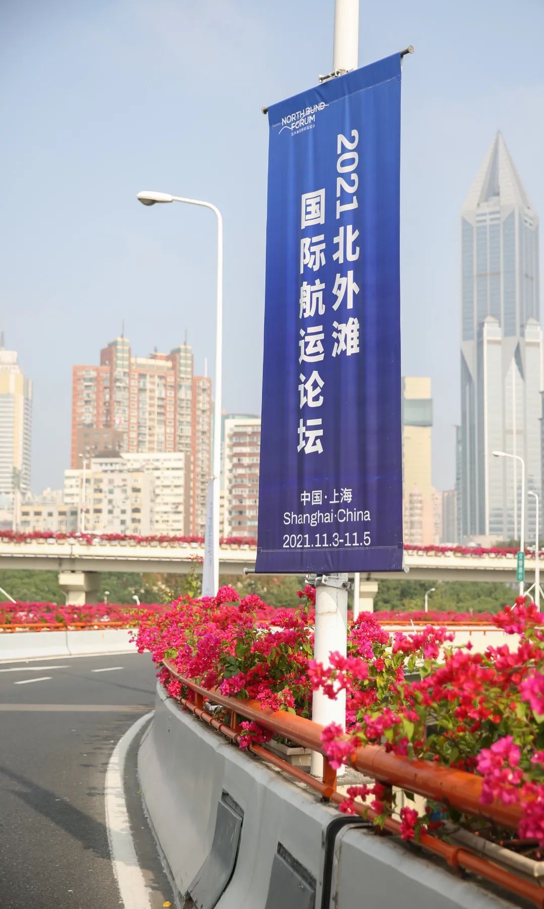 本市这些道路挂满道旗!喜迎"盛宴"