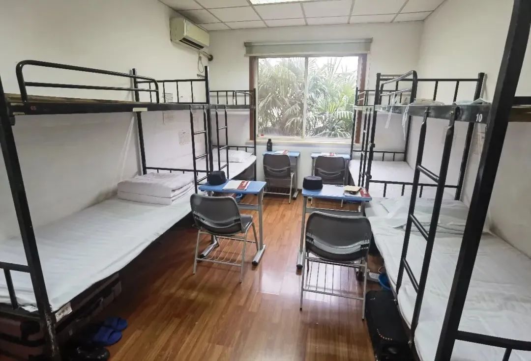 【一线】他们这样系好从警的第一粒纽扣_上观新闻