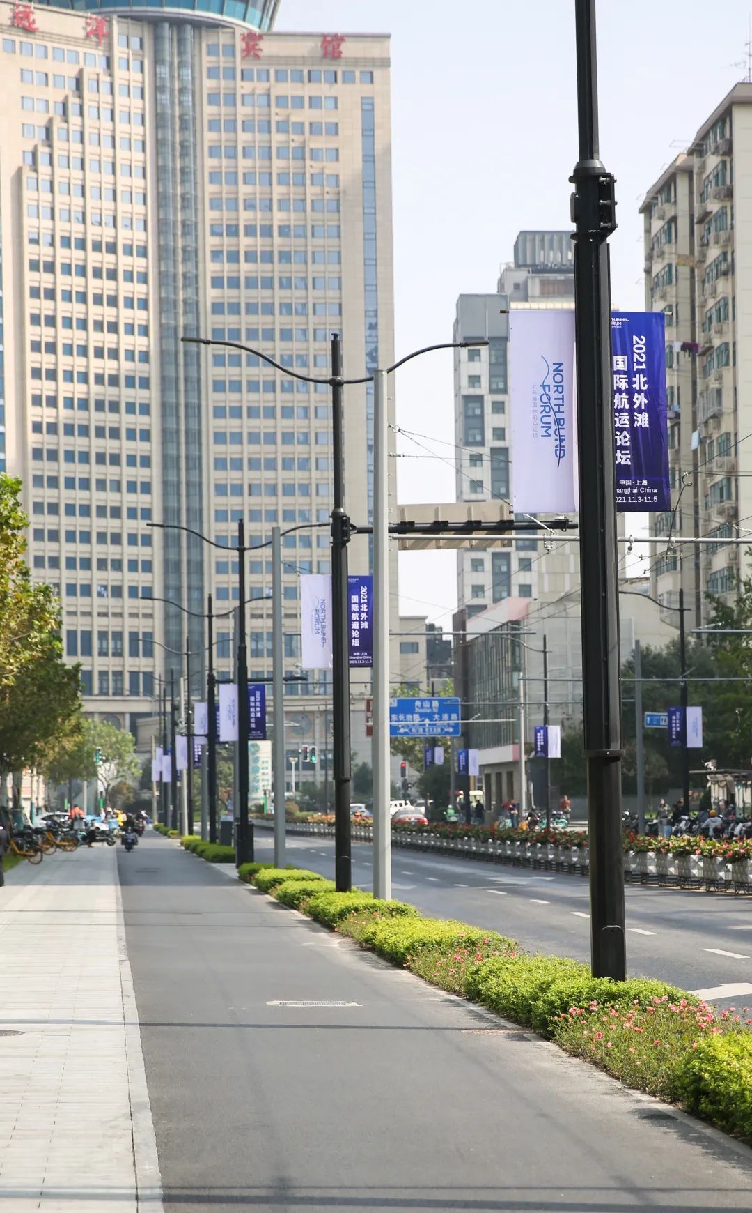 本市这些道路挂满道旗!喜迎"盛宴"