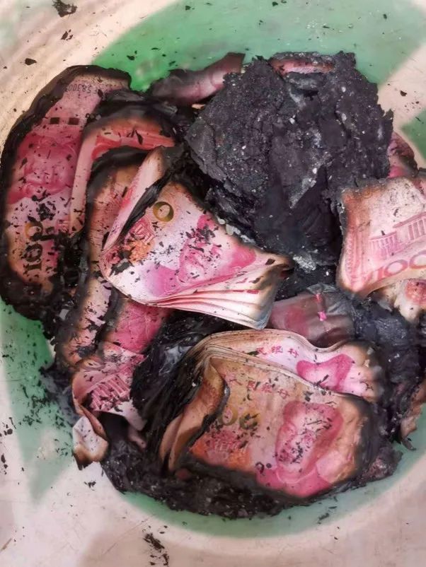 崇明一居民80000元现金被火烧后