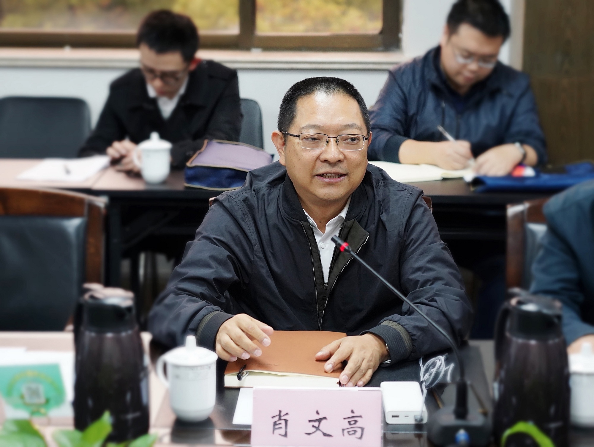 挂图作战,打造特色项目!肖文高赴区绿化市容局调研座谈