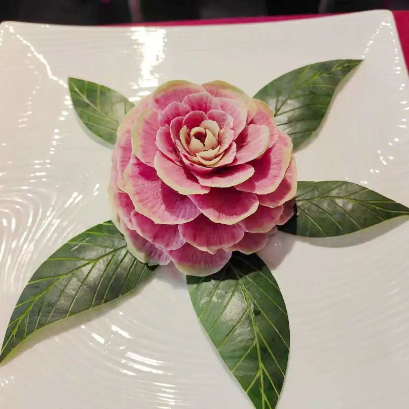 第二堂课的内容是冷盘雕刻——富贵牡丹花.