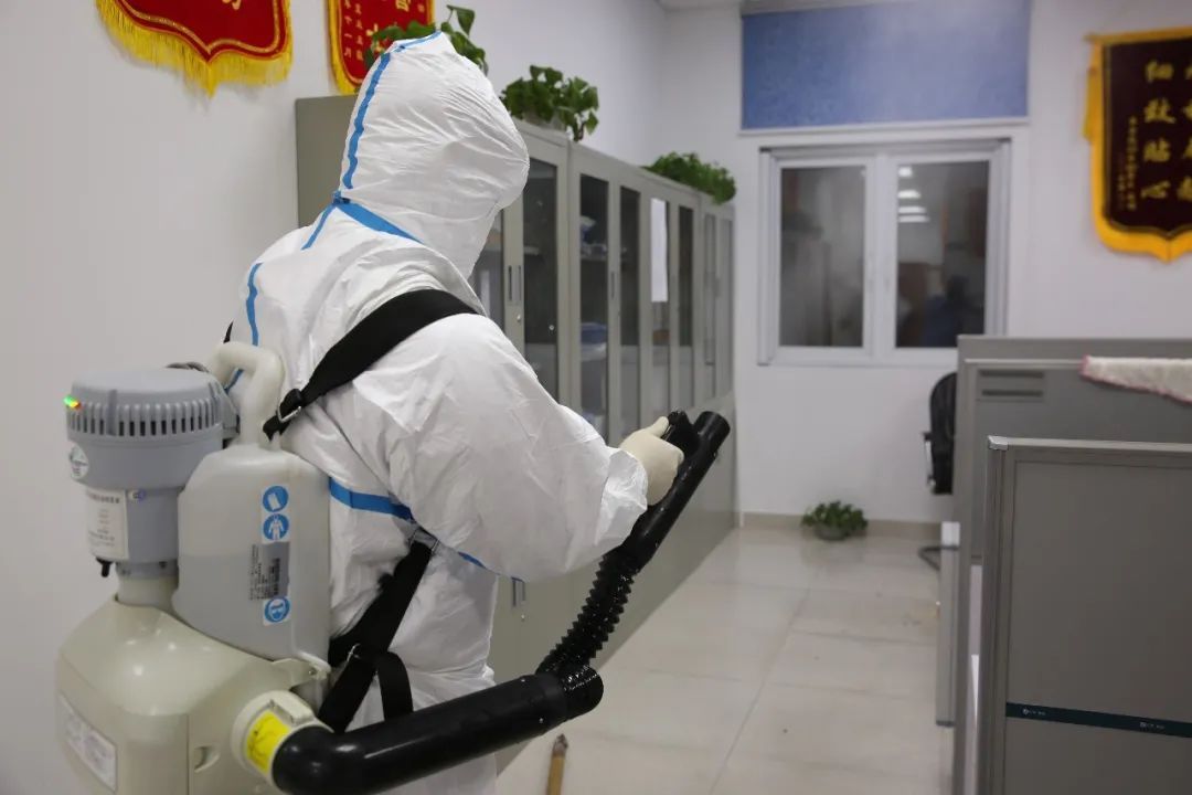 疾控话健康|喷壶喷洒空气可以消毒空气吗?