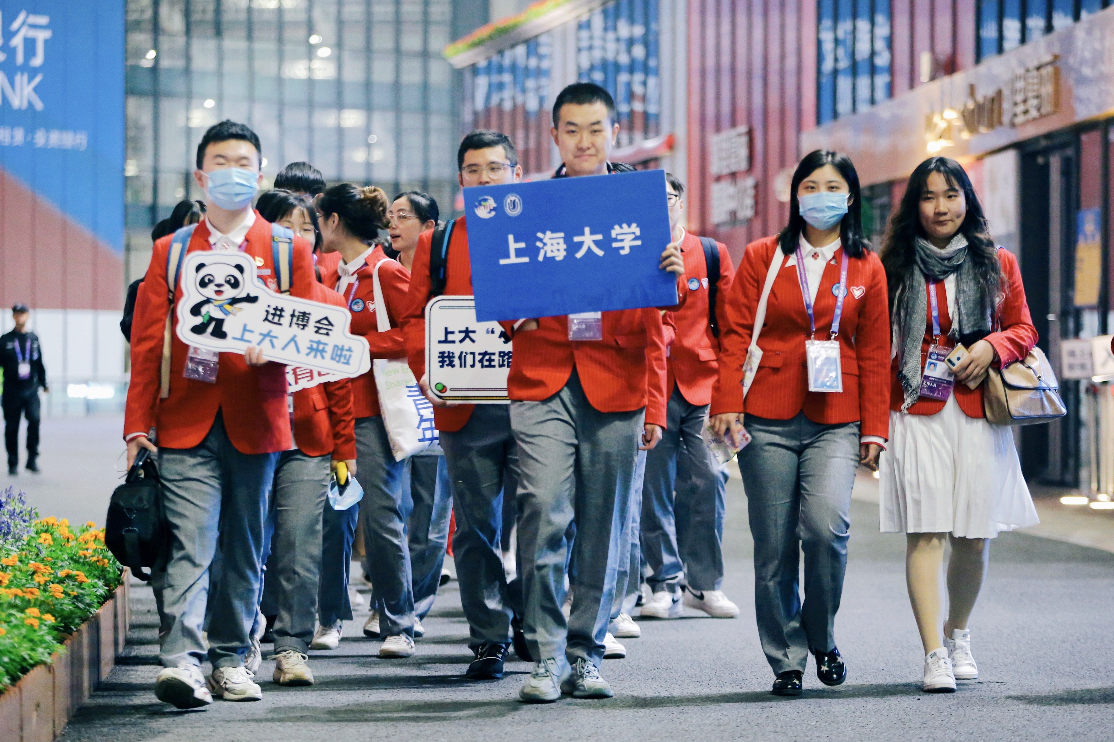 进博会"小叶子":向世界展现中国青年风采