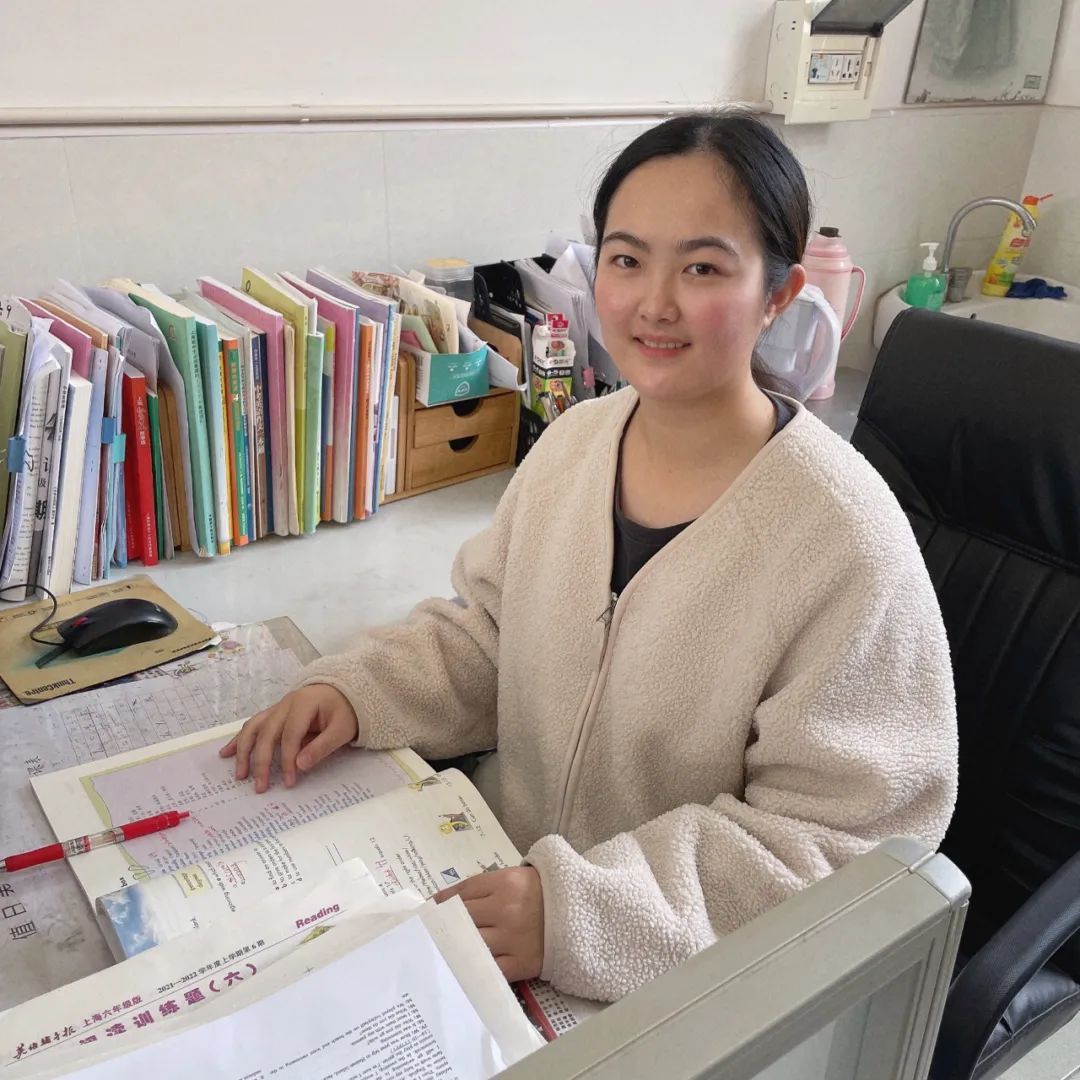 钟明明,合兴中学教师