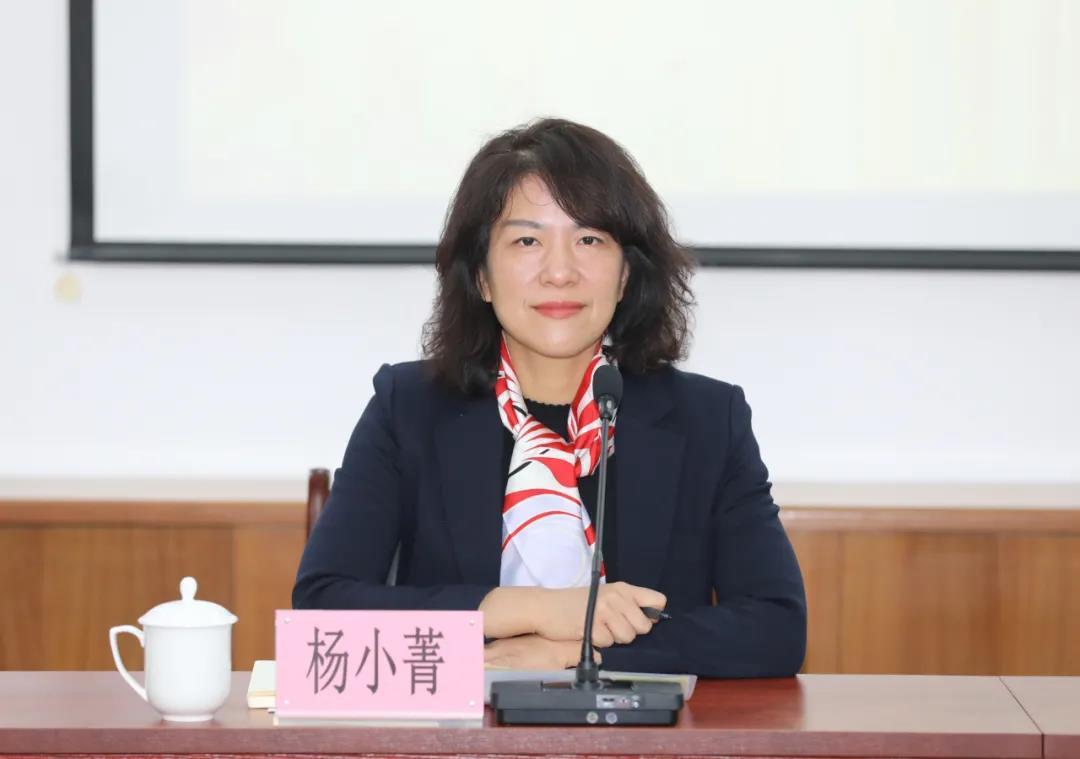 杨小菁,朱明福等区领导以正式代表候选人身份赴所在选区与选民见面
