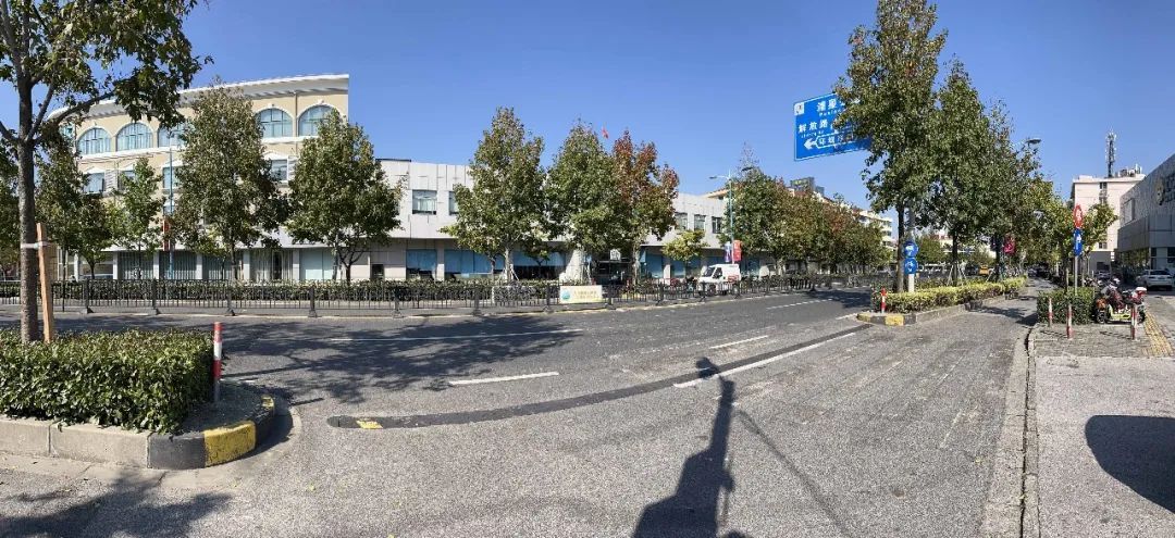 江海菜场停车场出口  离南星路与南亭公路交界处斑马线大约114米  南