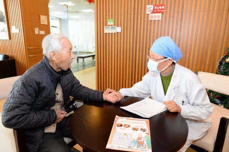 视频丨大宁路街道世界糖尿病日为老人开展健康咨询服务