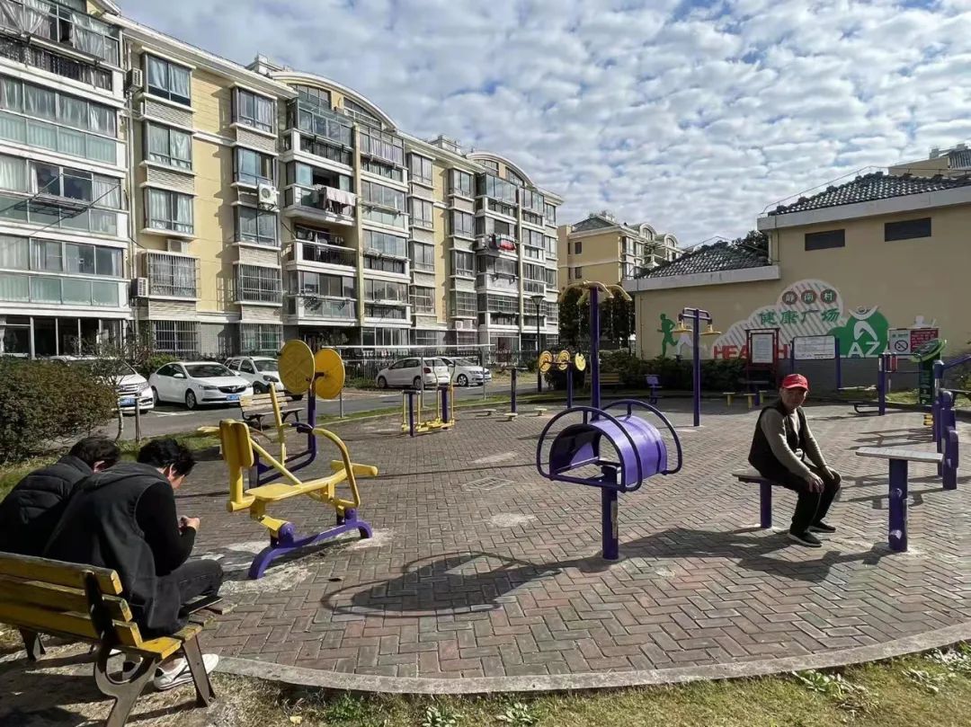 记者来到静南村党群服务中心,走进一楼大厅的明南佳苑便民服务站,入口