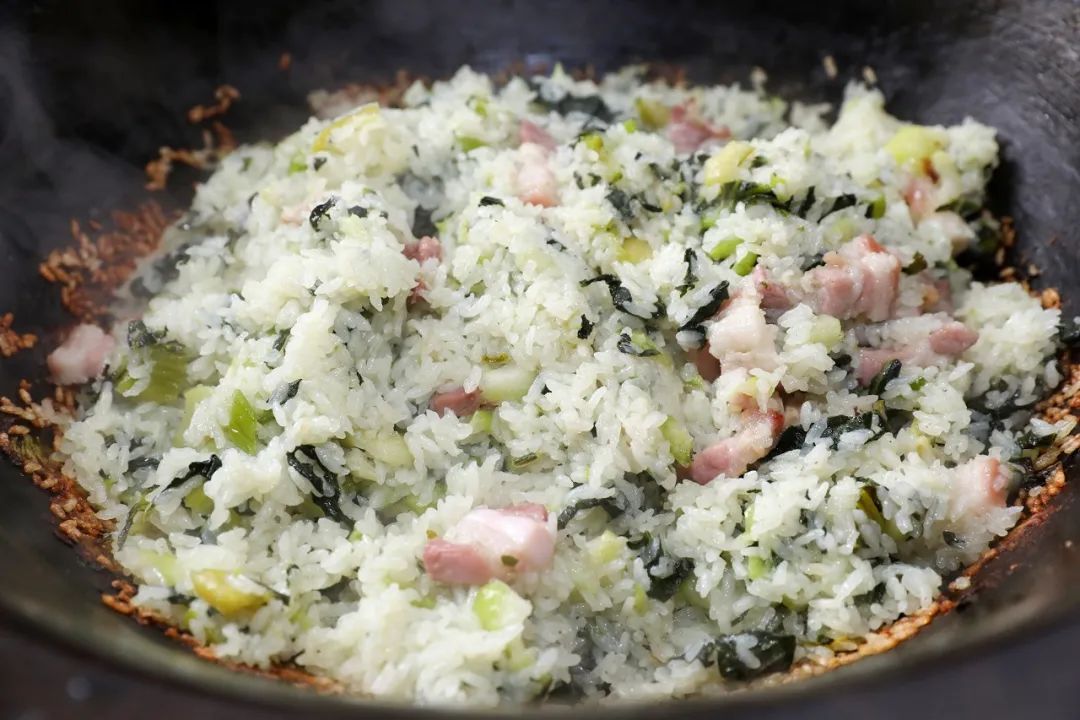 奉贤的吃货们,这样的咸肉菜饭给你盛三碗,可好?