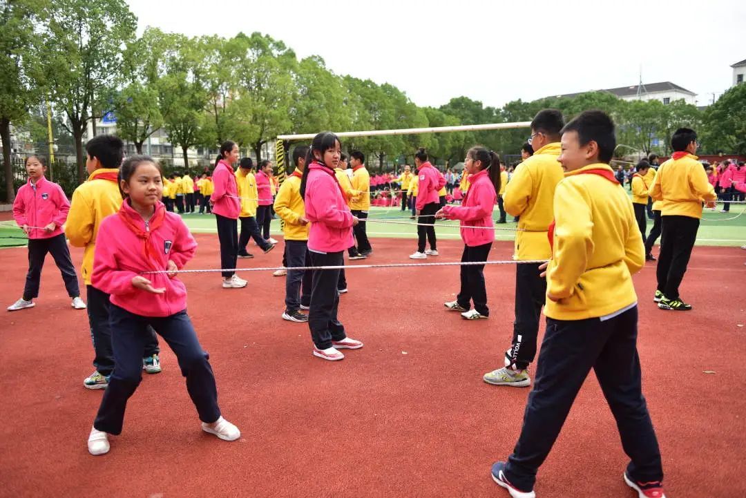 操场上的学校丨长宁区绿苑小学:体教融合,让操场成为孩子成长的沃土