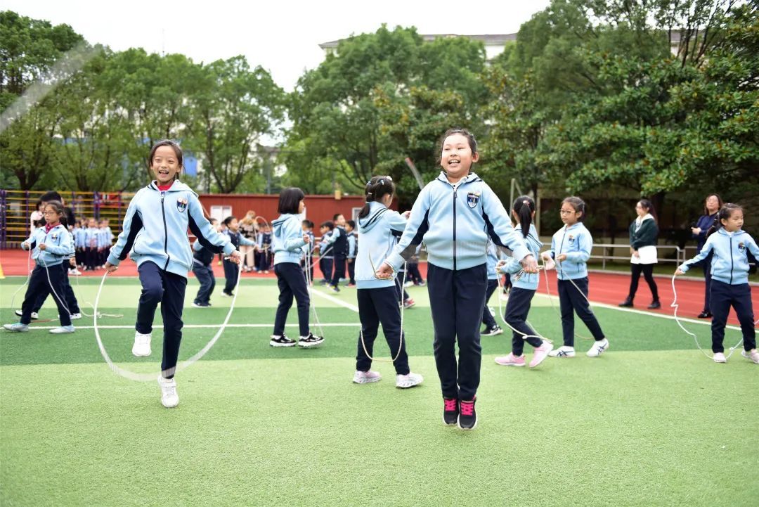 操场上的学校丨长宁区绿苑小学:体教融合,让操场成为孩子成长的沃土