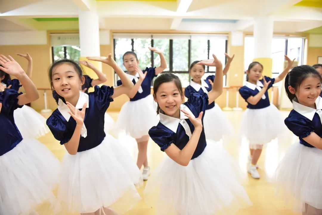 操场上的学校丨长宁区绿苑小学:体教融合,让操场成为孩子成长的沃土