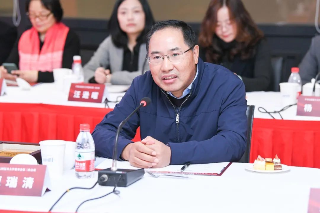 大学"十四五"规划后,参会校董丁肇中,董建成,谢明,朱民,曹其镛,王纪来