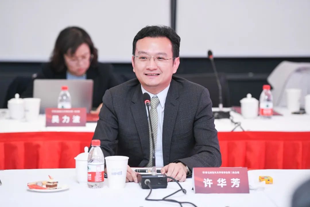 校董丁肇中,董建成,谢明,朱民,曹其镛,王纪来,周益民,刘振鹏,许华芳