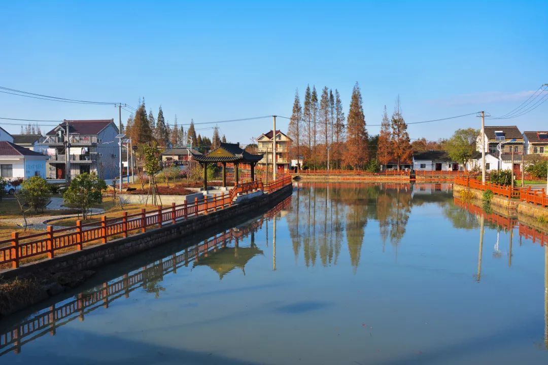 以往,位于练塘镇西部,东至北埭村,北靠太浦河,西与浙江省嘉善县丁栅镇