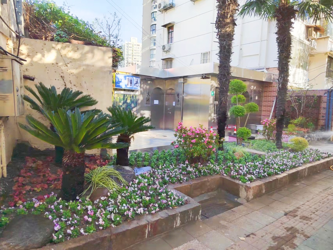 杨柳青路与枣阳路交叉口绿地