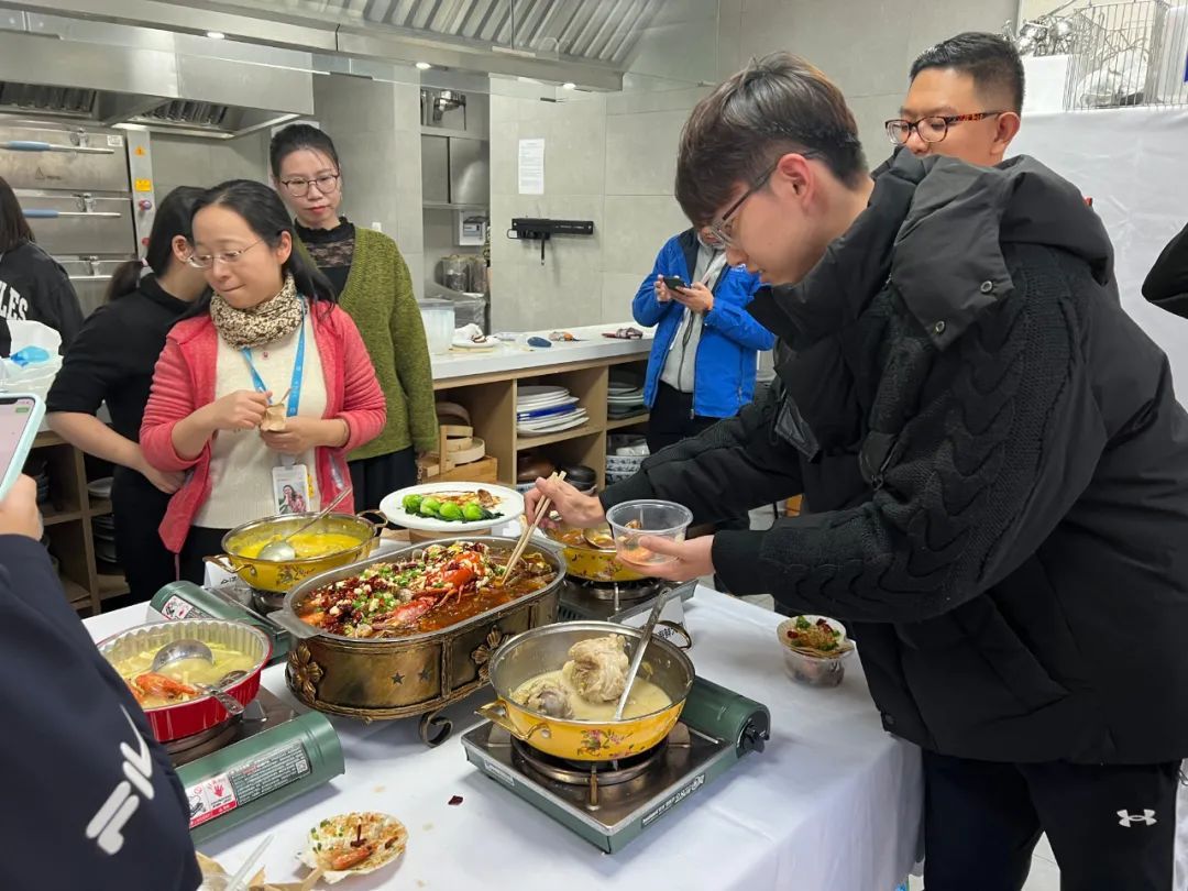 闵行95后"试吃员"吃吃喝喝的甜蜜背后,有着怎样的"苦辣酸甜"?