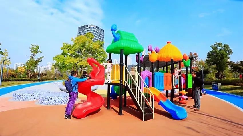 参考了徐家汇公园,静安公园,闵行体育公园及陆家嘴中心绿地
