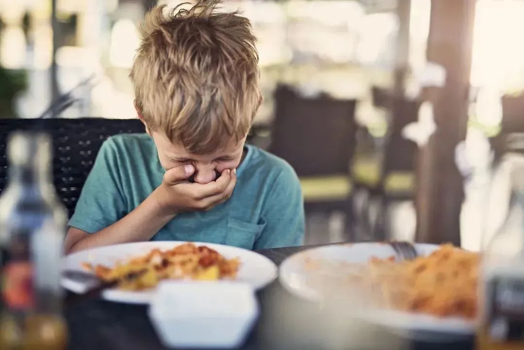 小孩食物中毒图片图片