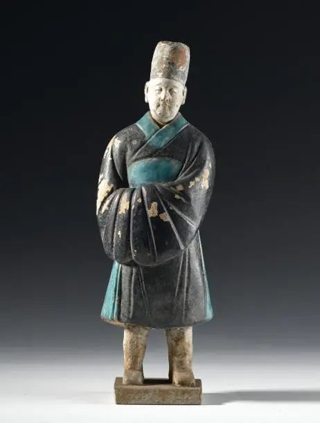 当这气势恢宏的仪仗队伍向我们走来,随之可见的是明代栩栩如生的人物