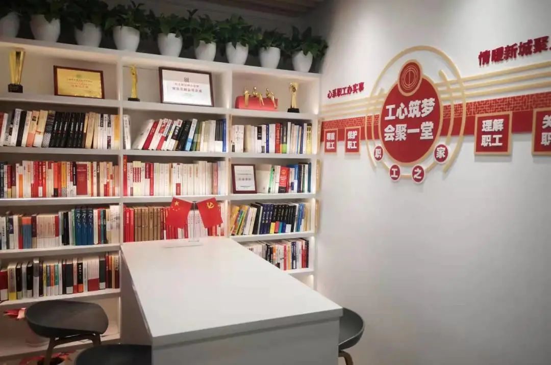 发挥引领作用,同时还利用企业内刊,内网等宣传平台,把职工书屋建设