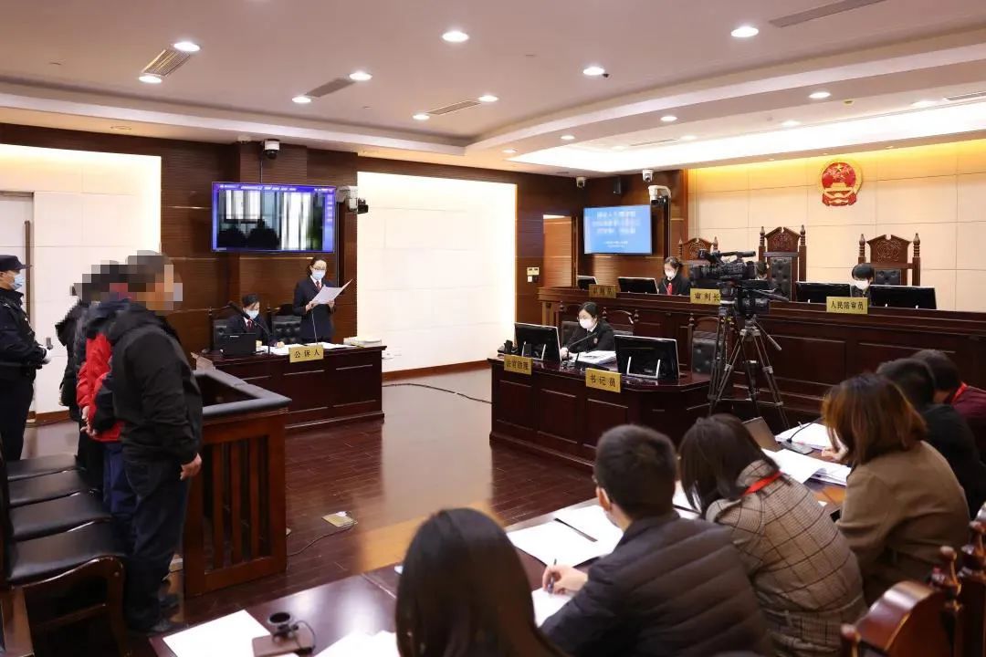 上海首例获判的"自洗钱"案件庭审现场 基本案情