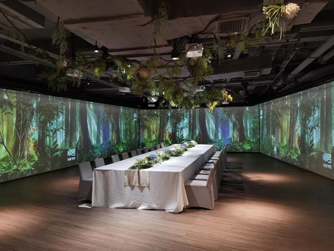 红馆泉影5d光影艺术餐厅地址:航南路79号红馆3f营业时间:11:00-23:30