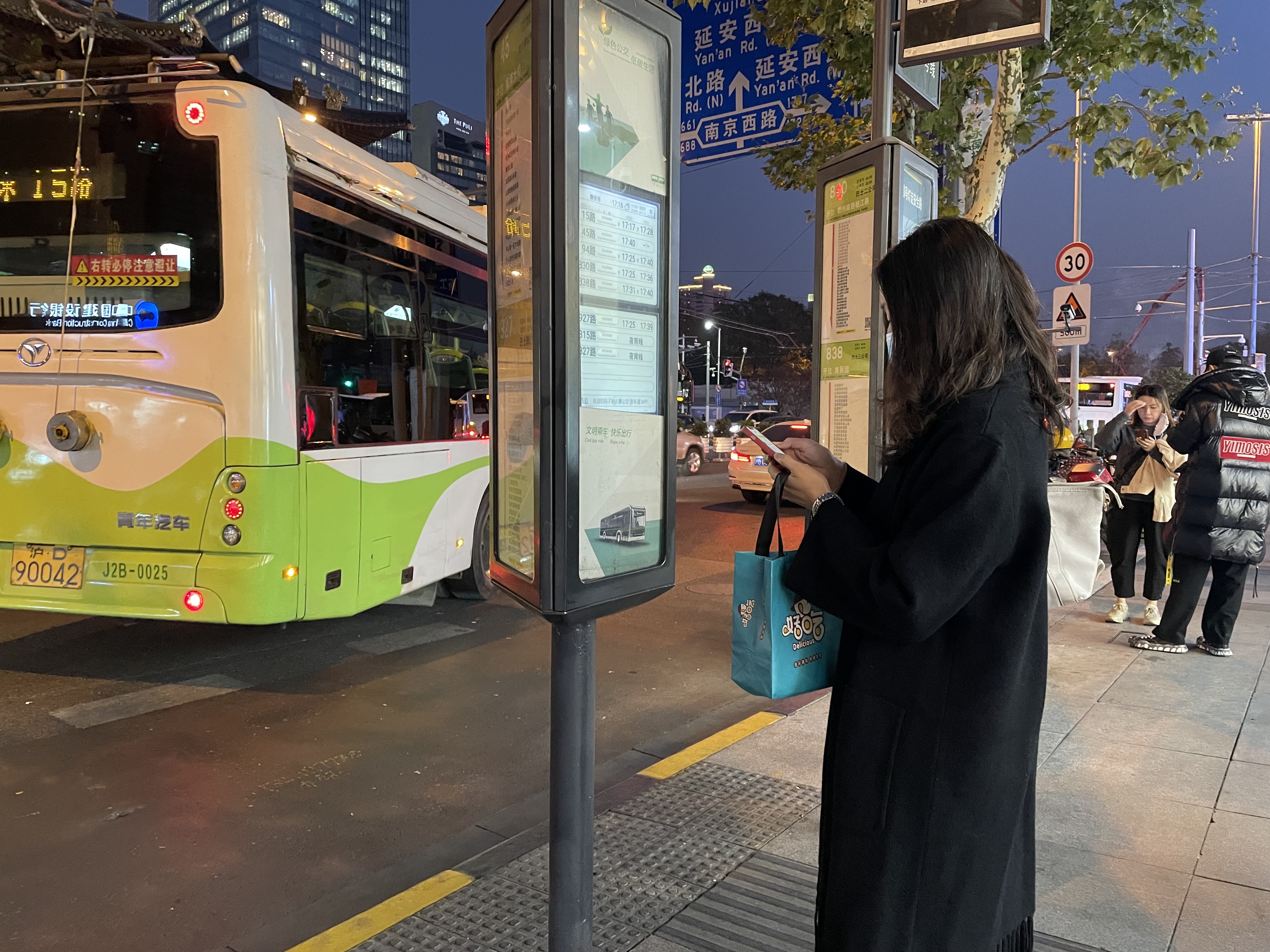 视频丨精准出行这些预知公交车到站信息的方式你了解吗