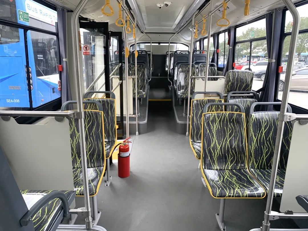注意注意奉贤区首批低地板公交车已上线