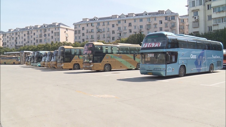 春运将至城管严打客运大巴站外上客