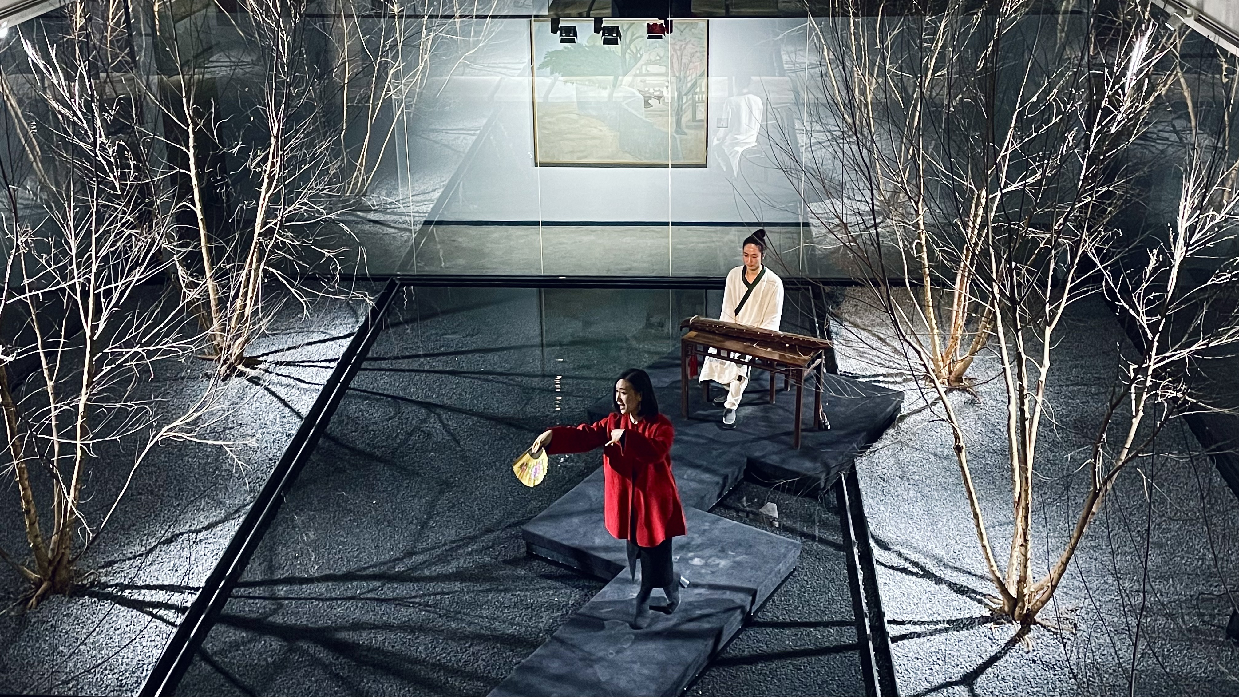 《牡丹亭·寻梦》,结尾一曲《春告鸟》,悠扬的尺八乐声带来浓厚的新年