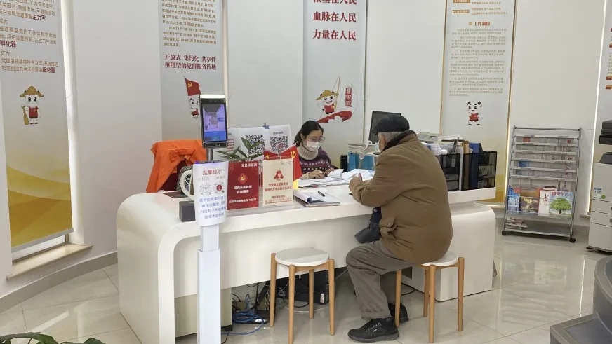 曹家渡街道社区党群服务中心:中午连,晚上延 服务党员群众"超长待机"_