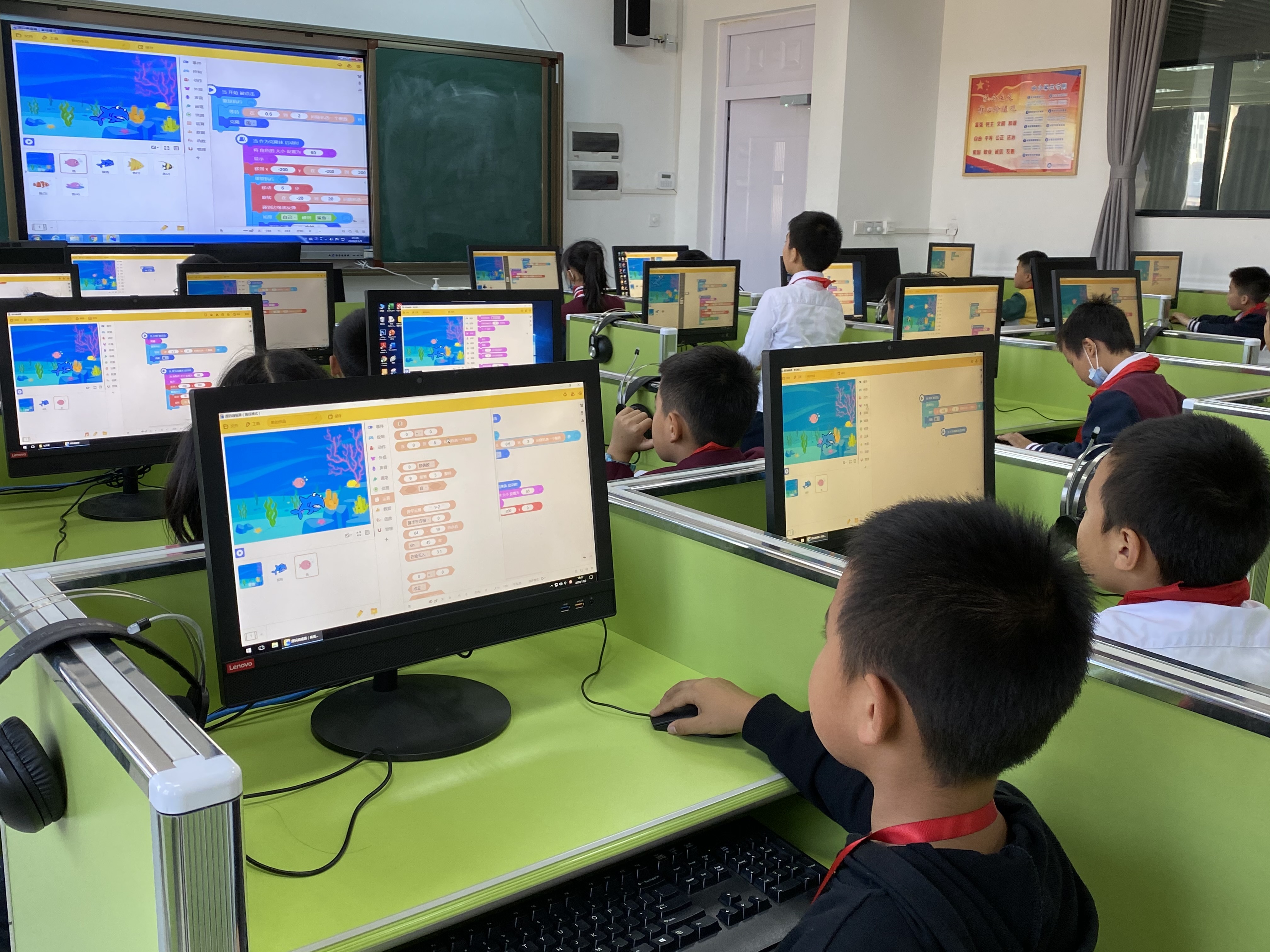 全球总决赛铜奖华政附校七年级学生袁正谋icode国际青少年编程竞赛获