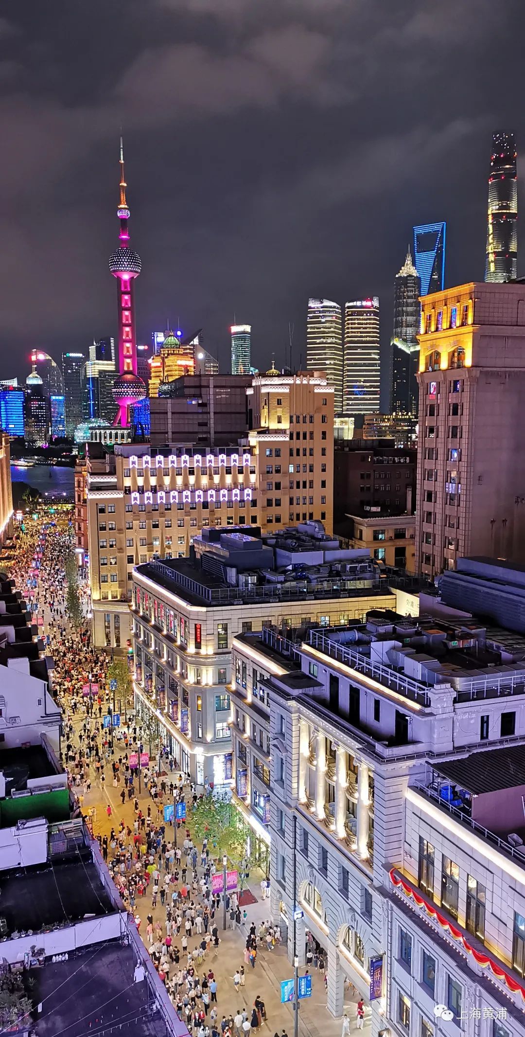 街拍黄浦丨南京路步行街席地可坐是怎样炼成的