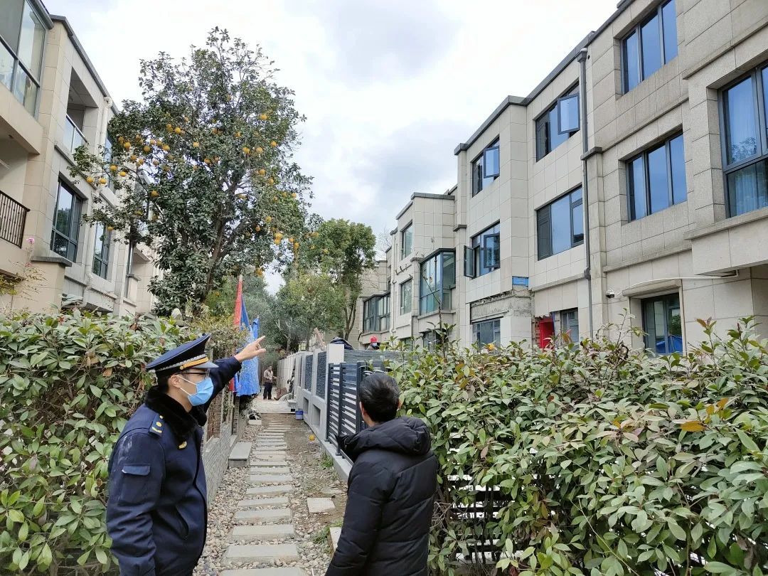 执法动态如何遏制违法搭建闵行城管有妙招