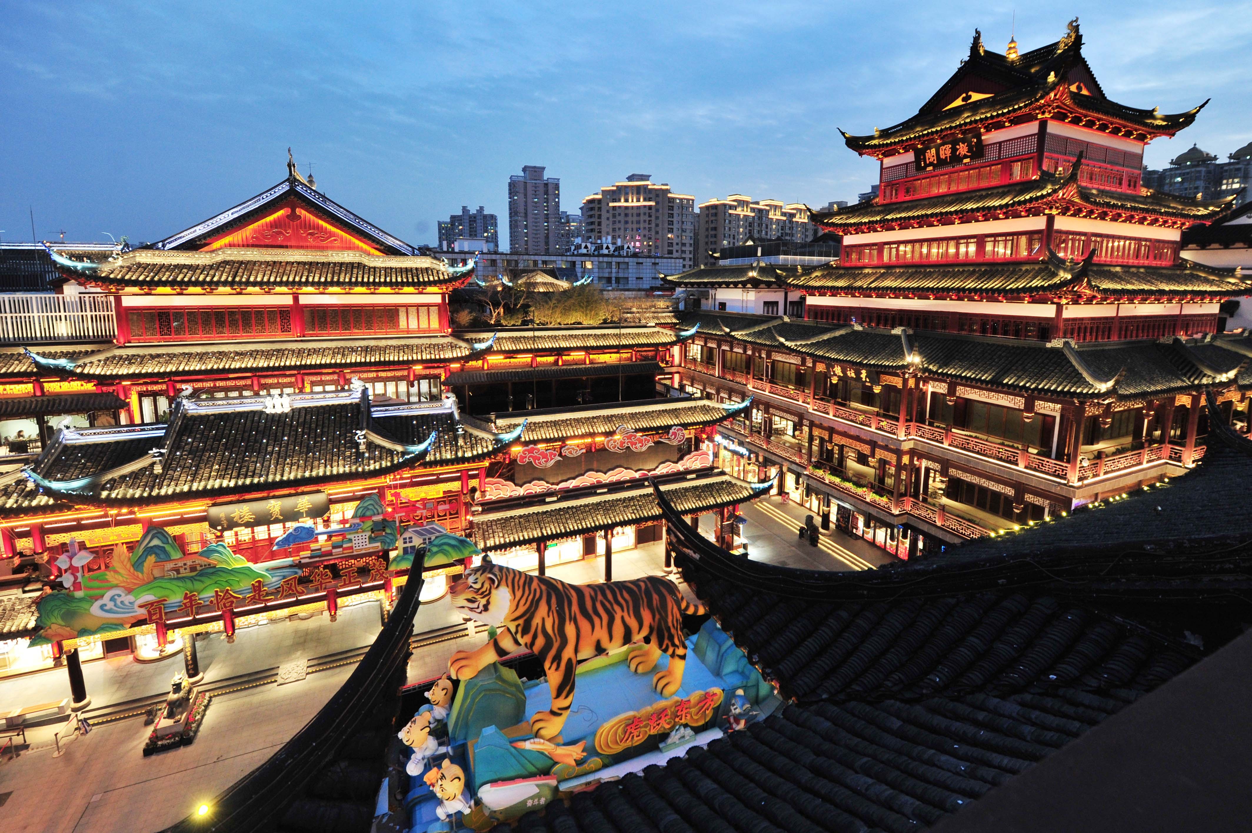 豫园商城装饰一新今晚亮灯迎新年