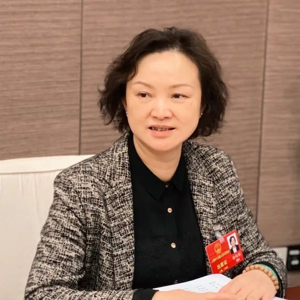 市人大代表陈峥,崔岚,尚艳华,王秋月,陈崎,朱勇,谢榕榕等围绕公益诉讼