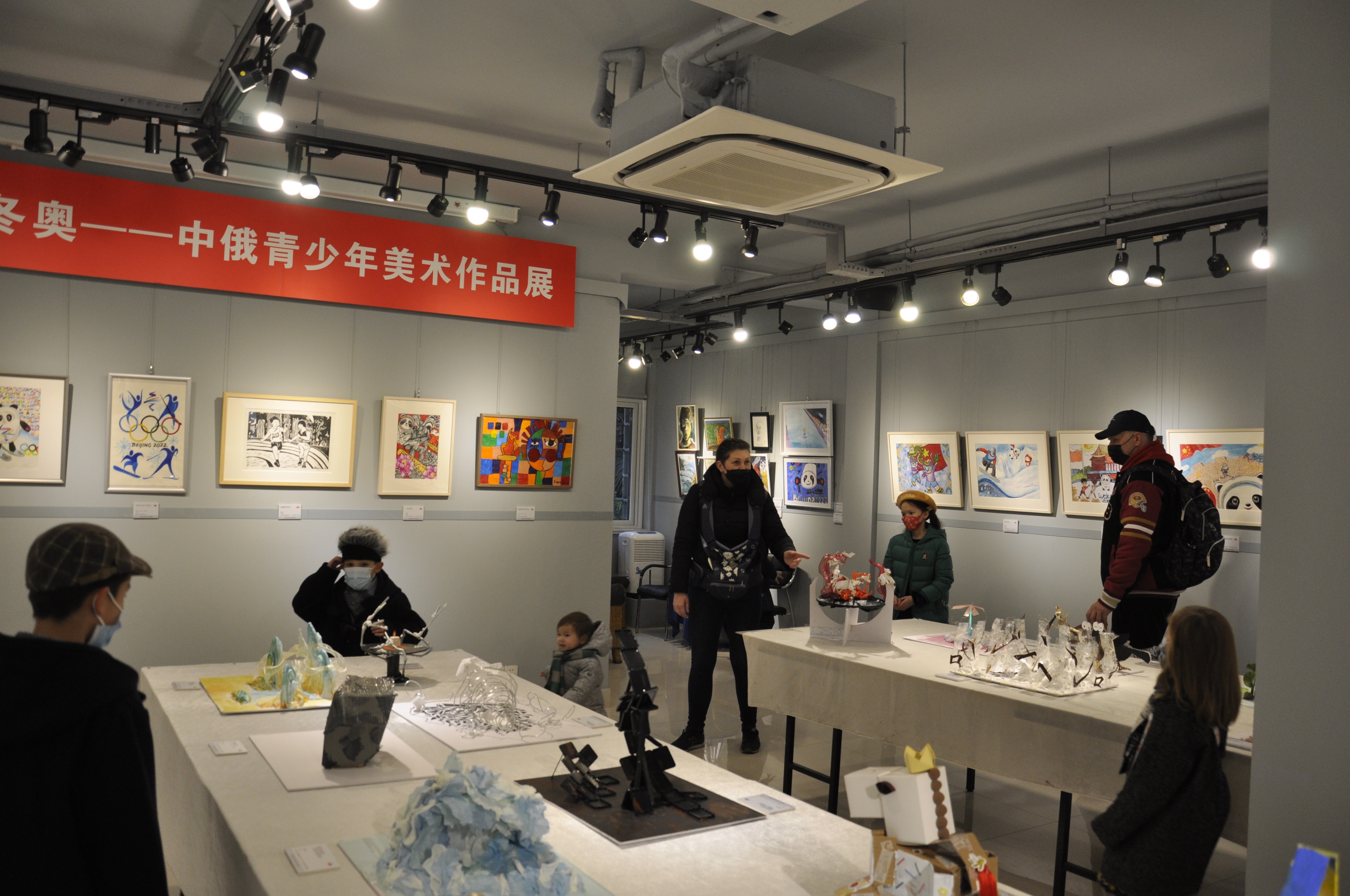 为庆祝这一盛会,由上海市对外文化交流协会指导,上海梅尔尼科夫美术馆