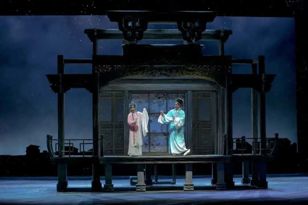 牡丹亭到底有何魅力会让一部大火的舞台剧将其贯穿始终文化消费